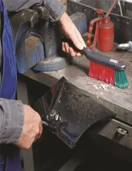 Brosse manuelle pour garage 2.webp