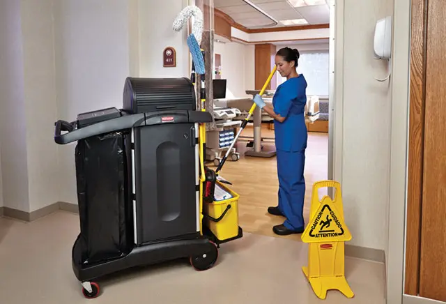 Contenant avec tuyau de remplissage 5.webp