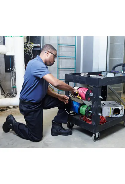 Chariot utilitaire 2 tablettes 4520-88 Rubbermaid 7.webp