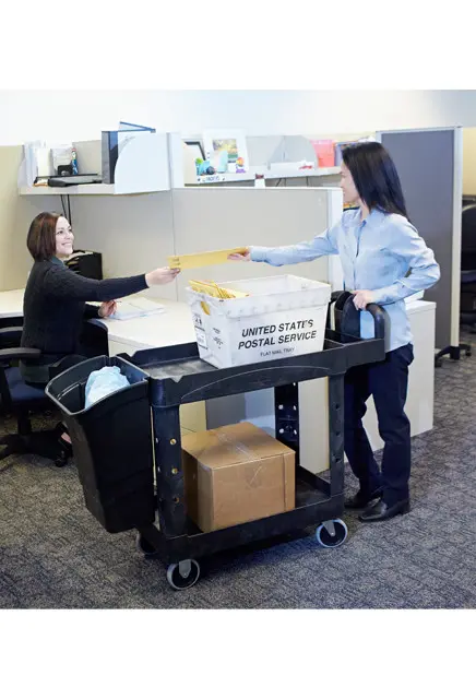 Chariot utilitaire 2 tablettes 4520-88 Rubbermaid 4.webp