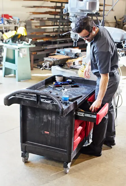 Chariot de travail à tiroirs et portes verrouillables Rubbermaid 4533-88 6.webp