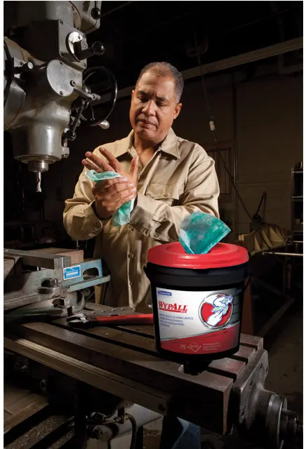 Wypall Lingettes humides nettoyantes sans eau 1.webp