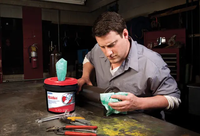 Wypall Lingettes humides nettoyantes sans eau 2.webp