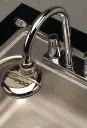 Douche oculaire montée sur robinet Axion eyePOD 3.webp