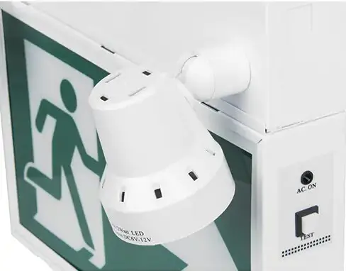 l'homme qui court avec double phare 1.webp