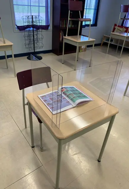 Écran protecteur pour pupitre d'école 1.webp