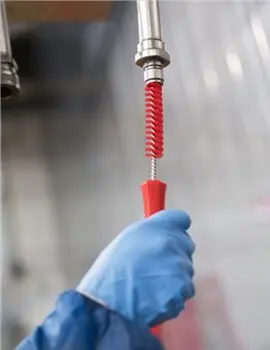 Brosse à tube torsadée pour service alimentaire 2.webp