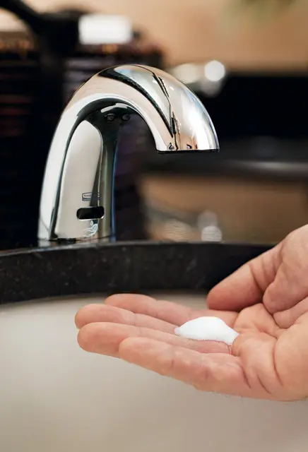 Distributrice automatique de savon à mains en liquide 1.webp