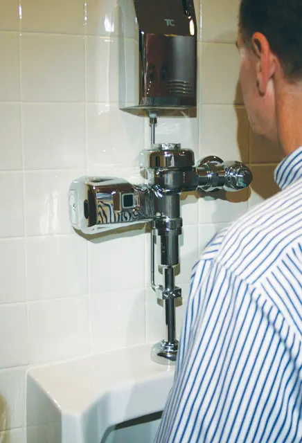 Chasse d'eau automatique pour toilettes en AUTO FLUSH 4.webp