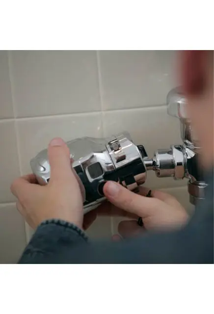 Chasse d'eau automatique pour toilettes en AUTO FLUSH 5.webp