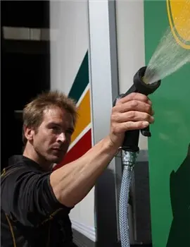 Pistolet pulvérisateur pour le nettoyage des planchers et des machines 1.webp