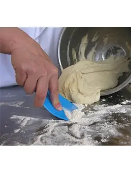 Racloir à main flexible pour service alimentaire 2.webp