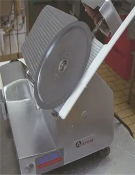 Brosse de nettoyage de lame avec protège-main 2.webp