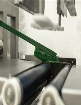 Brosse élancée avec fibres extra fermes pour le nettoyage 3.webp