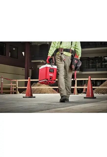 Glacière compacte Packout MILWAUKEE 3.webp