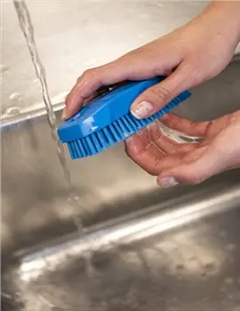 Brosse à main avec fibres fermes 52.webp