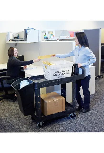 Chariot utilitaire à 2 tablettes 26 x 55 Rubbermaid 4546 4.webp