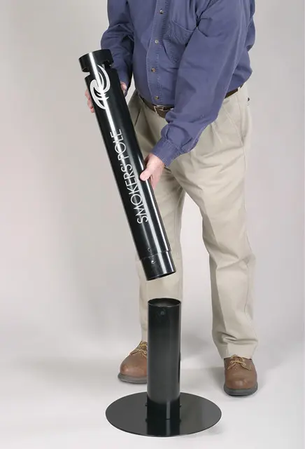 Cendrier sur pied Pole R1 de Rubbermaid 2.webp