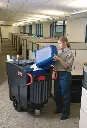 Collecteur mobile à déchets Rubbermaid 9W73 Méga Brute6.webp