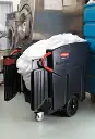 Collecteur mobile à déchets Rubbermaid 9W73 Méga Brute2.webp