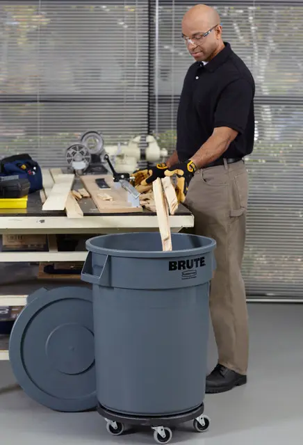 2640 Chariot pour poubelle Brute8.webp