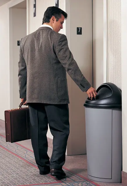 Couvercle en demi-lune noir Untouchable4.webp