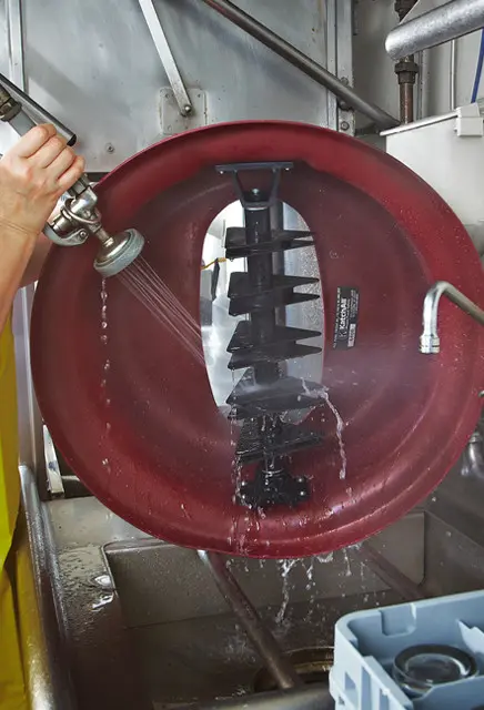 Couvercle à rouleau magnétique pour retenir les ustensiles métallique3.webp