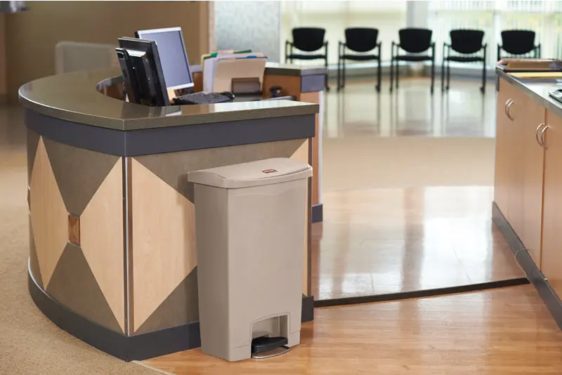 Poubelle à pédale en résine Slim Jim, 4 gal5.webp