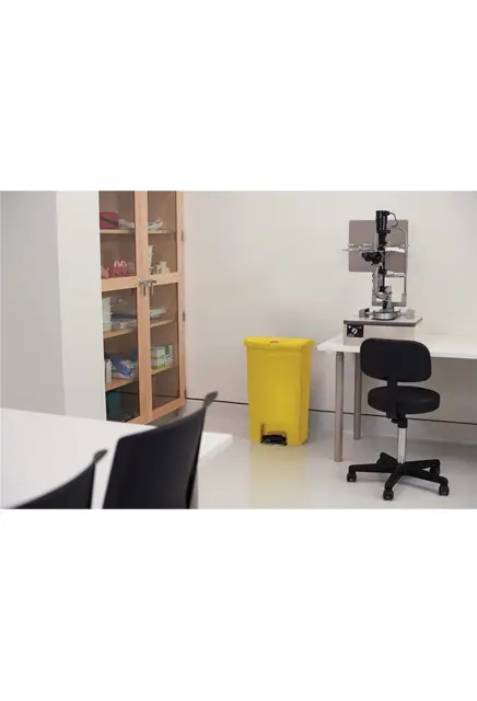 Poubelle à pédale en résine à ouverture horizontale Slim Jim, 18 gal2.webp