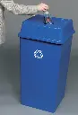 395973 UNTOUCHABLE Poubelle de recyclage carré bleu 50 gal2.webp