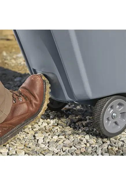 2131929 BRUTE Poubelle rounde sur roue 44 gal5.webp