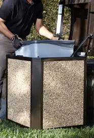 3958 UNTOUCHABLE Poubelle carré 35 gal2.webp