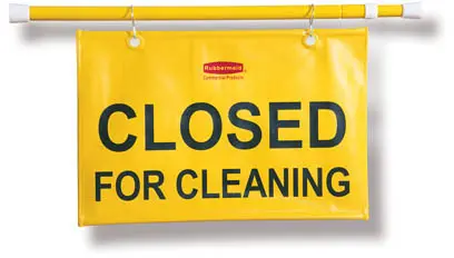 [RB009S15000] Écriteau suspendu jaune ''Closed for Cleaning'' en anglais seulement